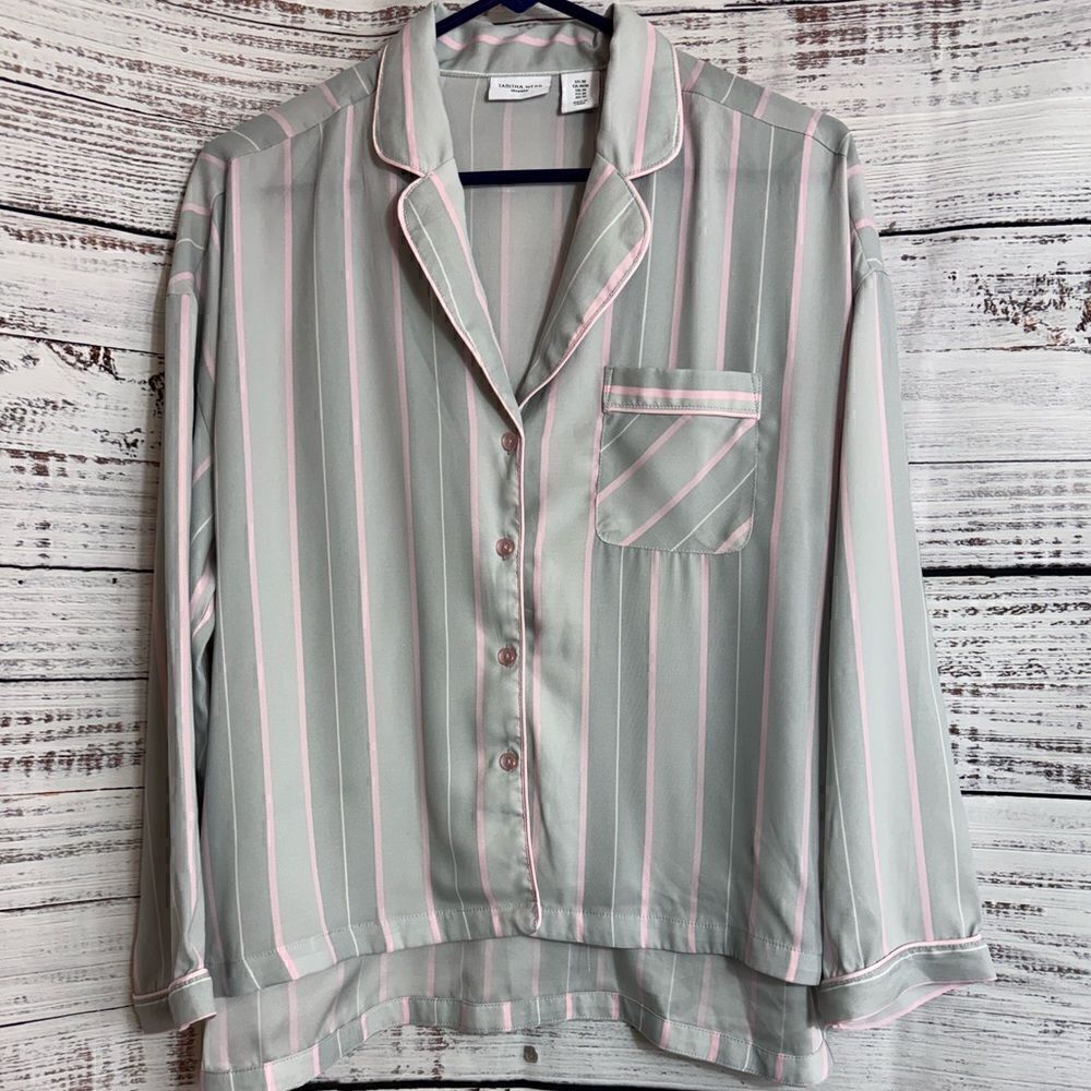 Tabitha Webb Pajama Top Womens size Medium Striped Button up Satin Relaxed Fit‎